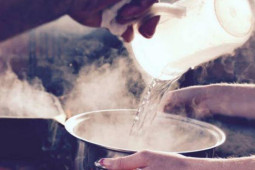 Phi thường - kỳ quặc - Vợ nghĩ chồng ngủ mơ về người phụ nữ khác, hành động sau đó gây sốc nặng