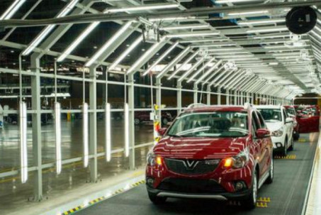 Mẫu xe hạng A nào phải bỏ ít tiền nhất khi đổ đầy bình xăng?