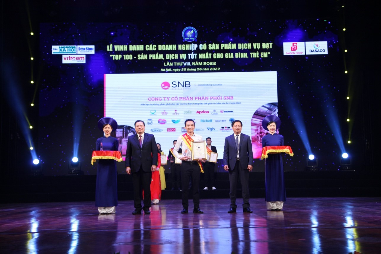 Công ty CP Phân phối SNB vinh dự được trao tặng giải thưởng “Top 100 – Sản phẩm, dịch vụ tốt nhất cho gia đình, trẻ em”