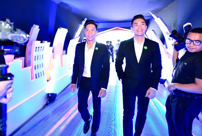 Cặp đôi anh em “hoàng tử xiếc” Quốc Cơ - Quốc Nghiệp