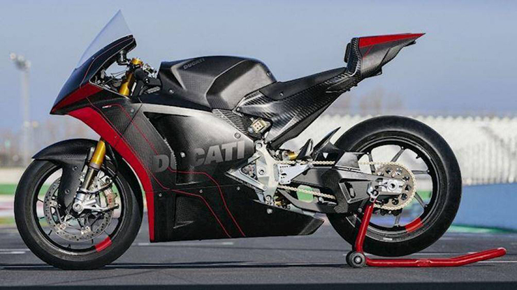 Là chiếc mô tô điện đầu tiên của Ducati, V21L sẽ tham gia thi đấu tại giải đua MotoE vào năm 2023.
