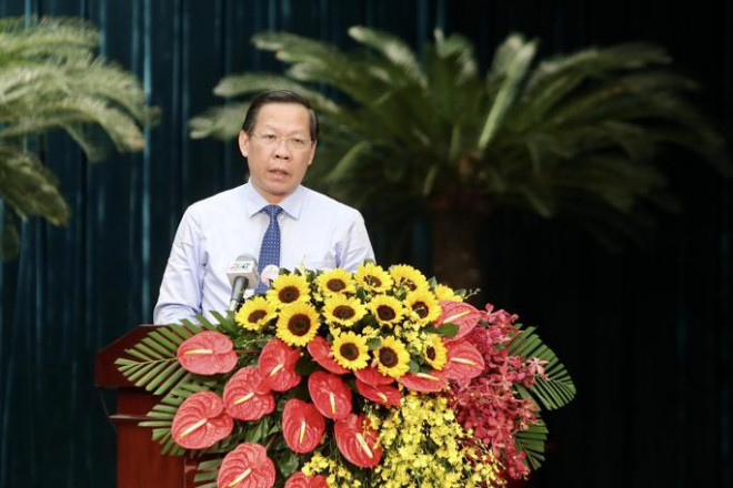 Chủ tịch UBND TP HCM Phan Văn Mãi cho biết sắp tới hàng ngàn hộ dân sẽ được cấp giấy chứng nhận khi gỡ được điểm vướng 20% nhà ở xã hội; Ảnh: Hoàng Triều
