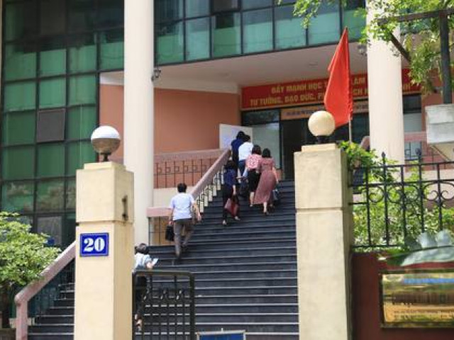 Tin tức trong ngày - Sai phạm trong tuyển dụng, 82 lãnh đạo sở ngành và chuyên viên ở HN cùng đi "thi lại"