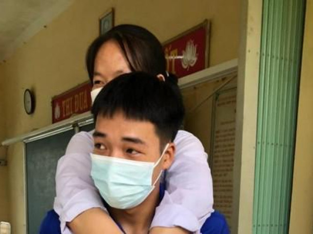 Bạn trẻ - Cuộc sống - Nữ sinh bị teo cả hai chân cháy bỏng ước mơ vào đại học