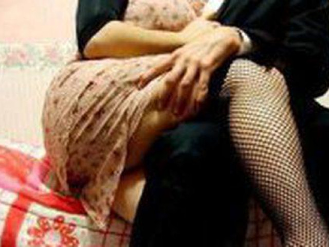 Bạn trẻ - Cuộc sống - Quý bà U60 chật vật đòi tiền vì tin lời ba hoa của tình trẻ