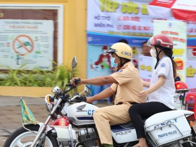 Giáo dục - du học - Quên giấy báo dự thi, thí sinh được CSGT vượt hơn 10 km đưa về nhà lấy kịp giờ thi