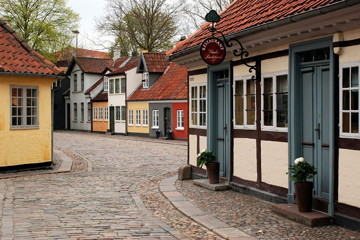 Mặc dù Odense là thành phố lớn thứ 3 ở Đan Mạch, nhưng nó có một nét duyên dáng đặc biệt mà không thể tìm thấy ở bất kỳ nơi nào khác trên cả nước. Một kho báu thực sự. 
