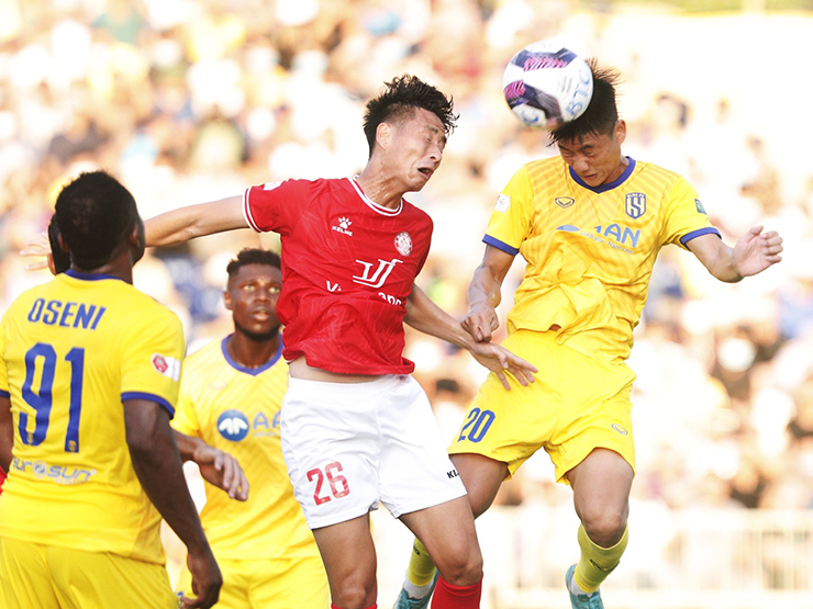 Bóng đá - Video bóng đá SLNA - TP.HCM: Dấu ấn Văn Đức, "nhấn chìm" ngay hiệp 1 (Vòng 6 V-League)