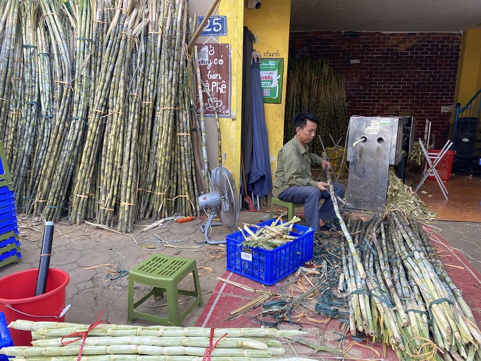 Hàng nước “bội thu” ngày nắng nóng, bán nghìn cốc nước, kiếm tiền triệu mỗi ngày - 3