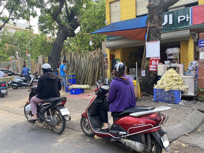 Hàng nước “bội thu” ngày nắng nóng, bán nghìn cốc nước, kiếm tiền triệu mỗi ngày - 5