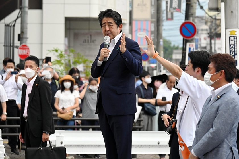 Hình ảnh ông Abe trước khi bị ám sát (ảnh: Reuters)