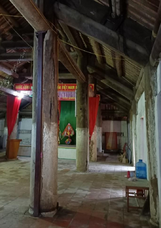 Hầu hết các cấu kiện như: cột, xà, câu đầu, con chồng, kẻ bẩy... bị mối mục, tiêu tâm