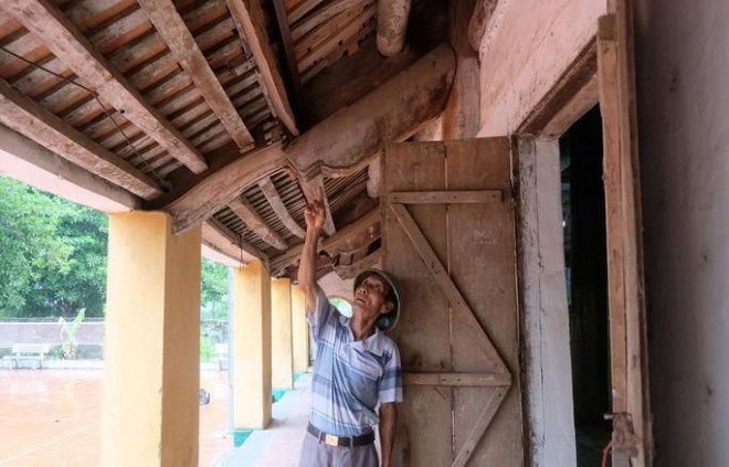 Hầu hết các cấu kiện như: cột, xà, câu đầu, con chồng, kẻ bẩy... bị mối mục, tiêu tâm