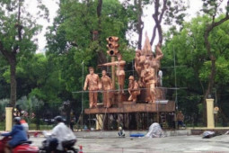 Tin tức trong ngày - Tượng đài Cảnh sát giao thông và PCCC ở công viên Thống Nhất gây tranh cãi