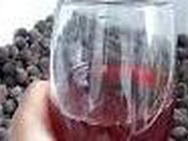 Sức khỏe đời sống - Ngỡ ngàng chuyện uống rượu sim, nước ép quả sim chữa được bệnh "nhanh ỉu xìu" cho quý ông?