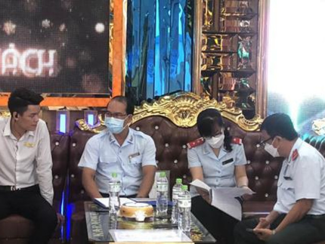 Pháp luật - Bình Dương chấn chỉnh "dịch vụ quái đản", xử phạt 2 cơ sở kinh doanh karaoke