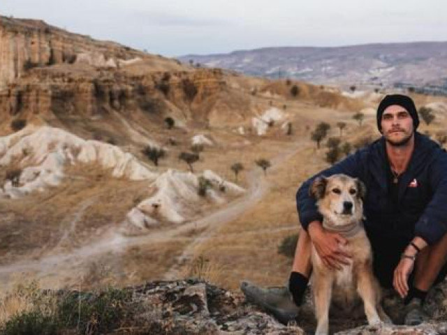 Du lịch - Chàng trai cùng cún cưng đi bộ vòng quanh thế giới suốt 7 năm