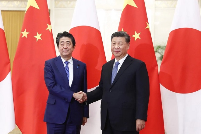 Ông Abe gặp ông Tập ở Bắc Kinh năm 2019.