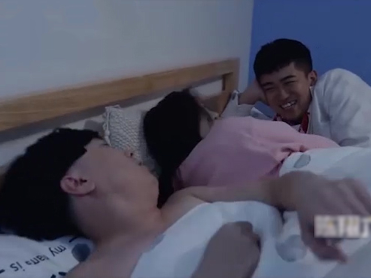 Clip hài hước - Ông chồng nổi giận với "kẻ thứ ba" chen ngàng vào cuộc sống vợ chồng