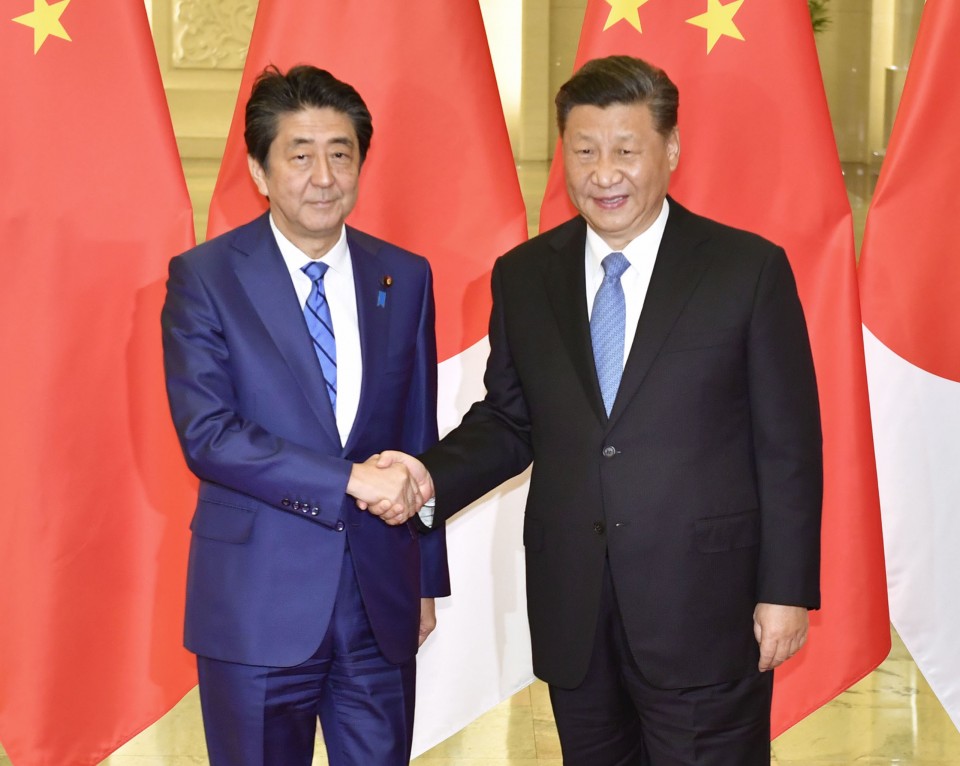 Ông Tập (phải) từng dự định thăm Nhật Bản năm 2020 nhưng chuyến thăm bị hoãn lại vì Covid-19.