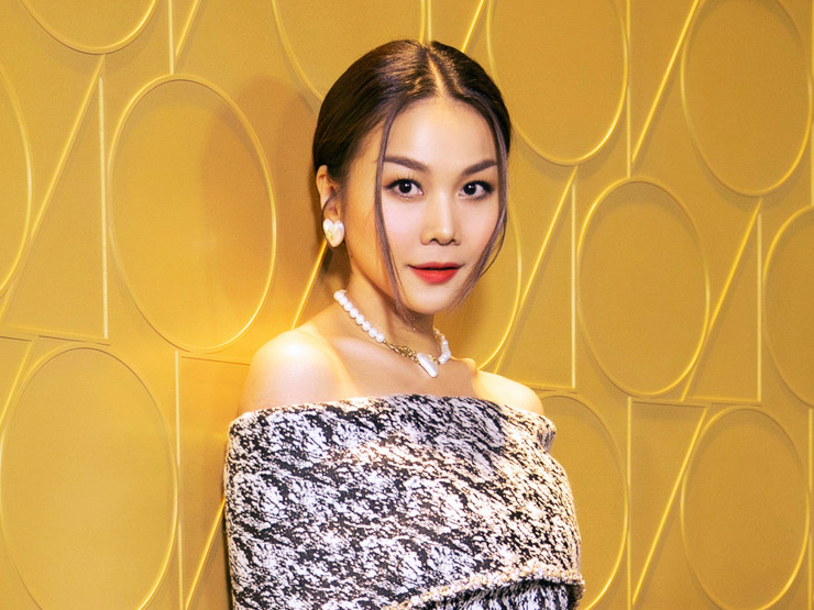 Đời sống Showbiz - Thanh Hằng khoe vẻ gợi cảm, đọ dáng cùng dàn mỹ nhân đình đám tại sự kiện