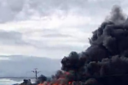 Tin tức trong ngày - Cháy xe khách giường nằm trên QL1A, hơn 40 hành khách thoát chết trong gang tấc