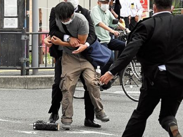Thế giới - Nghi phạm cố tình chọn khẩu súng sát thương cao nhất để ám sát ông Shinzo Abe