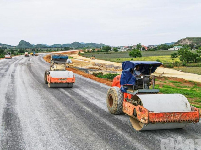 Toàn cảnh ngày đêm thi công cao tốc Bắc - Nam qua Ninh Bình, Thanh Hóa