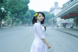 Đời sống Showbiz - Người đẹp gây xôn xao trên phố đi bộ Hà Nội bỗng "lột xác" thế này