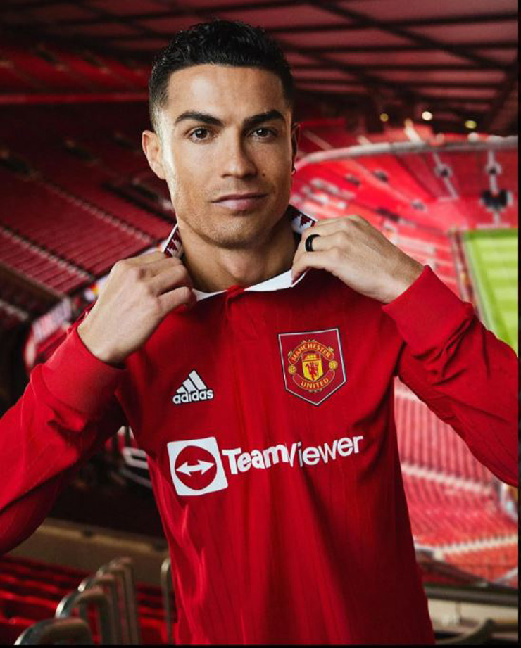 Ronaldo ra mắt mẫu áo đấu sân nhà mới của MU nhưng vẫn muốn chia tay "Quỷ đỏ"