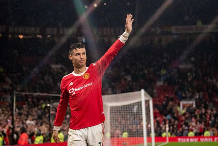 Ronaldo khó rời MU: Một loạt đại gia “chạy làng”, chỉ còn 2 đội quan tâm - 1