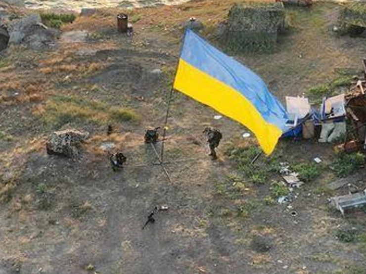 Thế giới - NÓNG trong tuần: Ukraine vừa cắm cờ trên đảo Rắn, Nga dội ngay 2 tên lửa