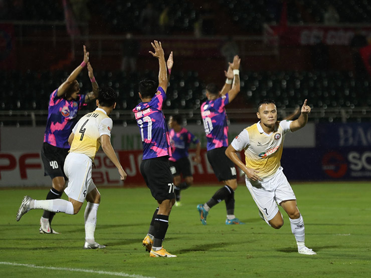 Bóng đá - Tranh cãi tiền đạo "PSG Việt Nam" dùng tay ghi bàn vẫn được công nhận