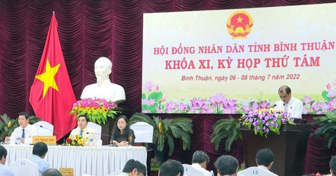 Ông Trần Nguyên Lộc phát biểu tại Kỳ họp HĐND. Ảnh: PN