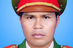 Pháp luật - Thăng cấp bậc hàm lên Đại úy đối với Phó Công an xã dũng cảm hi sinh