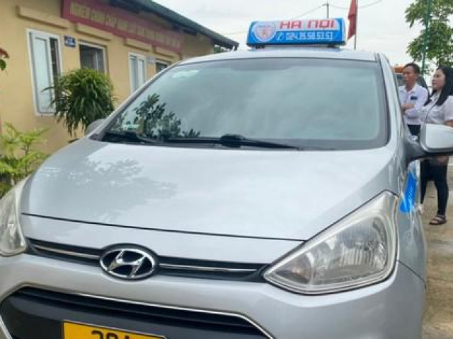Tin tức trong ngày - "Chặt chém" khách du lịch nước ngoài, taxi bị giữ xe và phạt 13,5 triệu đồng