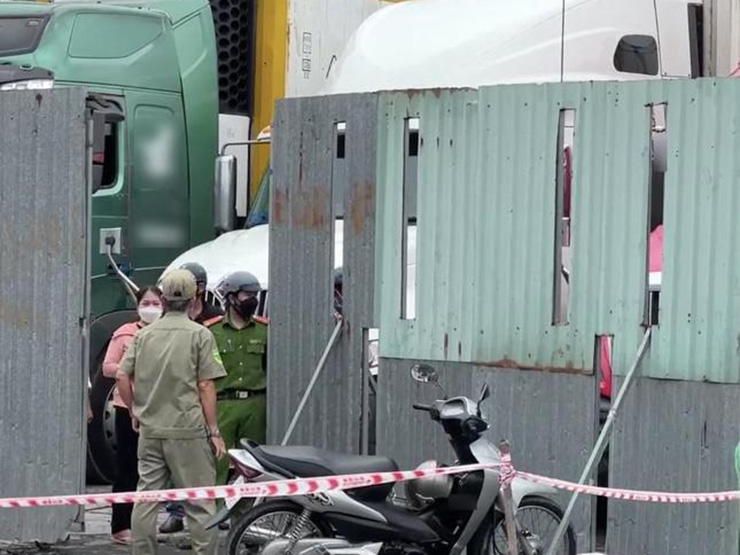 Pháp luật - Tài xế container tử vong bất thường trong bãi đỗ xe