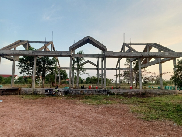 Chợ Ia Lốp chưa xây dựng xong, đã bỏ hoang gần 10 năm qua.