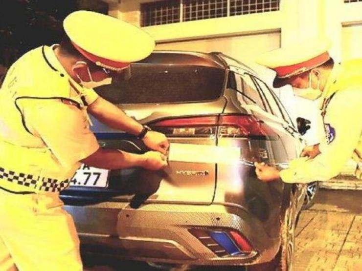 Tin tức trong ngày - Đề nghị kiểm điểm cán bộ địa chính say rượu, giật giấy tờ từ tay CSGT