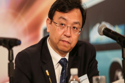 Kinh doanh - Giáo sư đại học trở thành người khổng lồ đối đầu với xe điện của Elon Musk