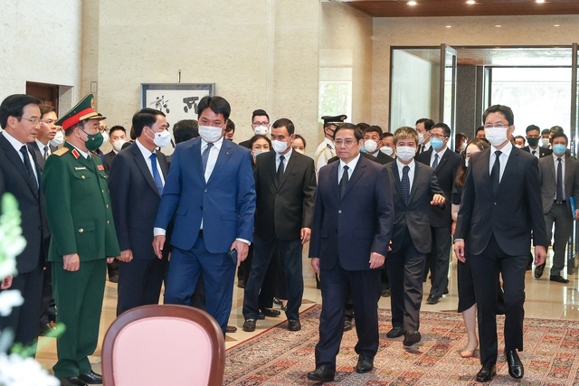 Thủ tướng Chính phủ Phạm Minh Chính tới ghi sổ tang tưởng niệm cựu Thủ tướng Nhật Bản Abe Shinzo - Ảnh: VGP/Nhật Bắc