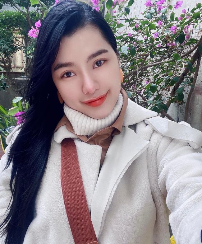 Cô có chỉ số hình thể ấn tượng và gương mặt xinh xắn.