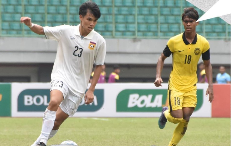 U19 Lào xuất sắc đánh bại U19 Malaysia để chiếm ngôi đầu bảng B