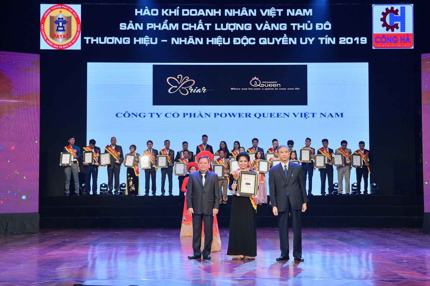 Hình ảnh các giải thưởng khi được vinh danh