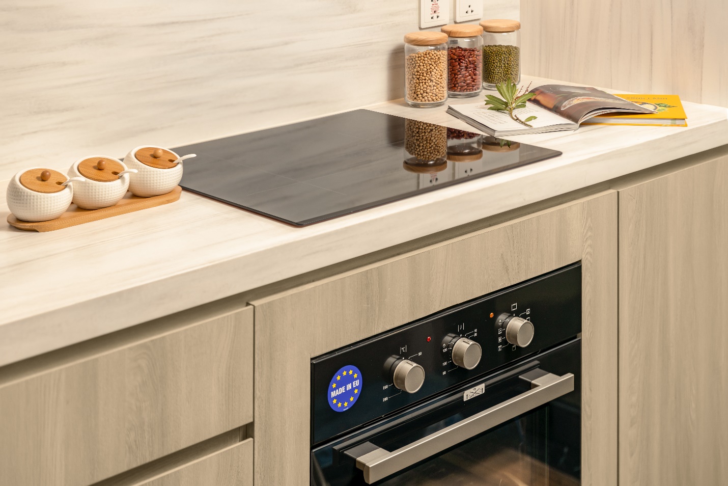 Mỗi căn hộ tại Masteri West Heights đều được trang bị sẵn các thiết bị đến từ các thương hiệu nổi tiếng như Kohler, Daikin, Häfele.