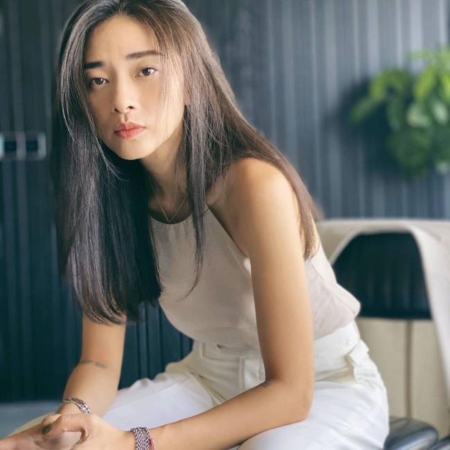 Những hình ảnh bình yên của Ngô Thanh Vân tại quê nhà khác hẳn với hình tượng sexy thường thấy.
