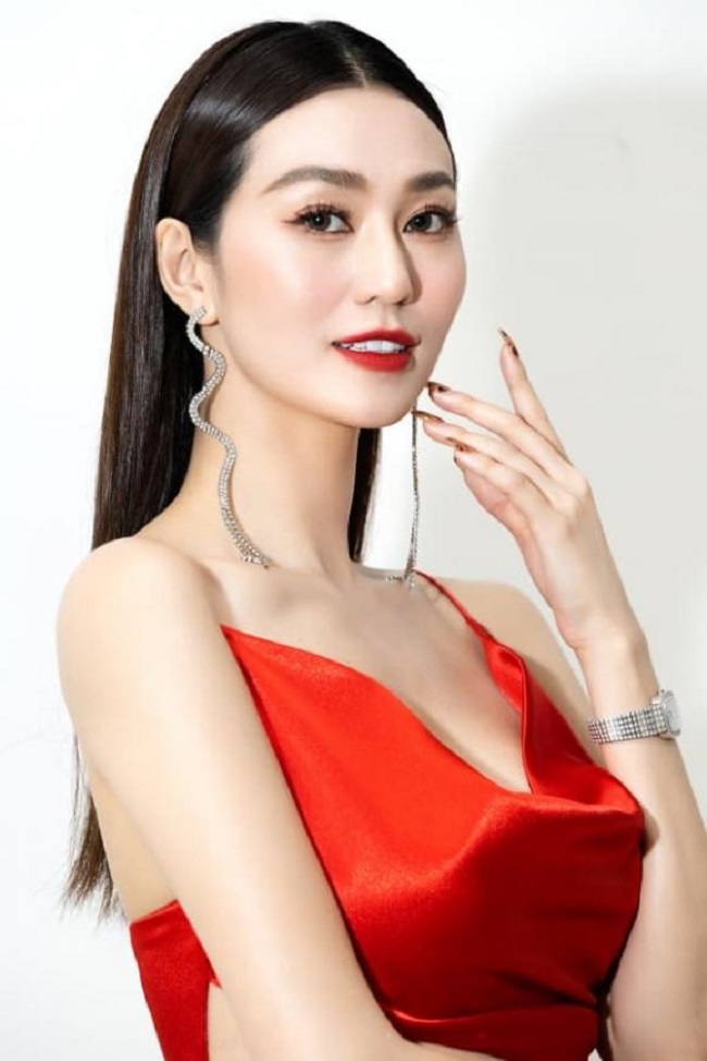 Khánh My được biết tới là người mẫu, diễn viên của showbiz Việt. Thành công cả trong hoạt động nghệ thuật và kinh doanh giúp cô sở hữu khối tài sản giá trị và được nhiều người ưu ái gọi là 'phú bà' của làng giải trí Việt.
