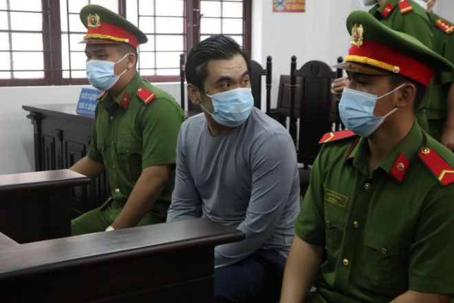 Bị cáo Phong tại phiên tòa 12-7. Ảnh: Huỳnh Thơ
