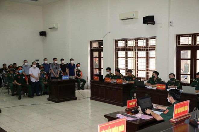 Các bị cáo tại tòa ngày 12-7. Ảnh: Thông tấn Quân sự