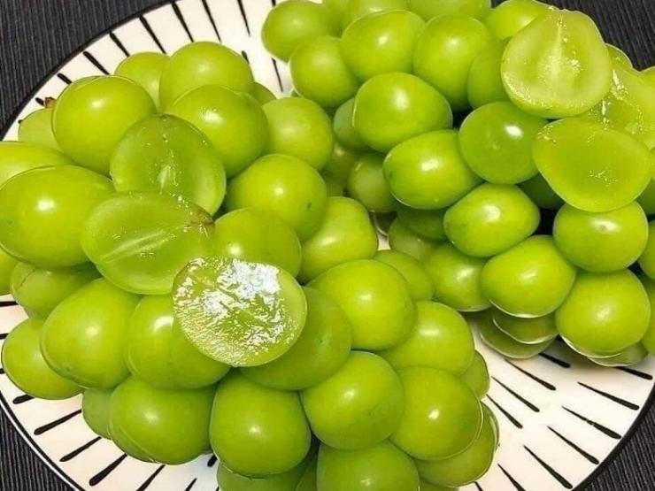 Thị trường - Tiêu dùng - Bất ngờ nho sữa được bán đầy chợ Việt với giá chỉ từ 99 nghìn đồng/kg
